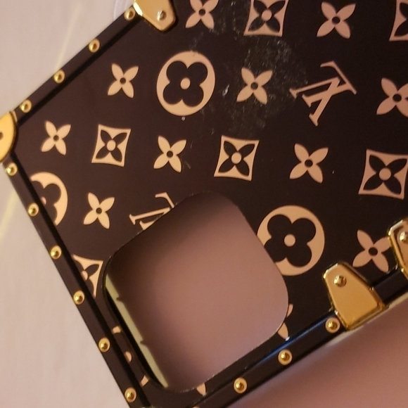 FASHION phone case. Gently used - Picture 3 of 5